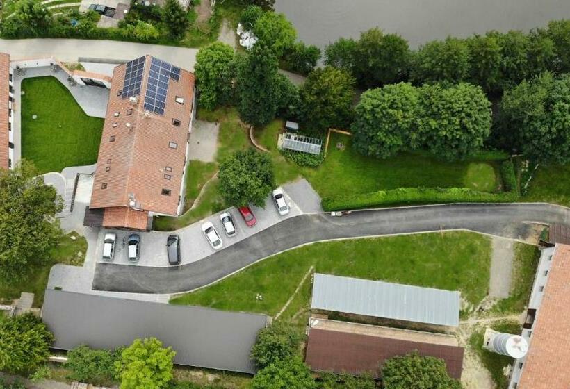 بنسيون Statek český Dvůr