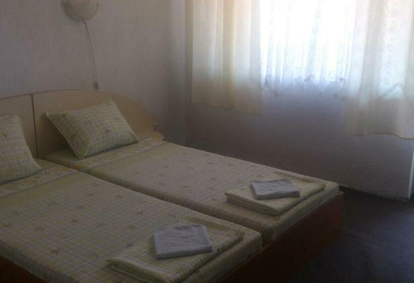 פנסיון Svetla Guest House