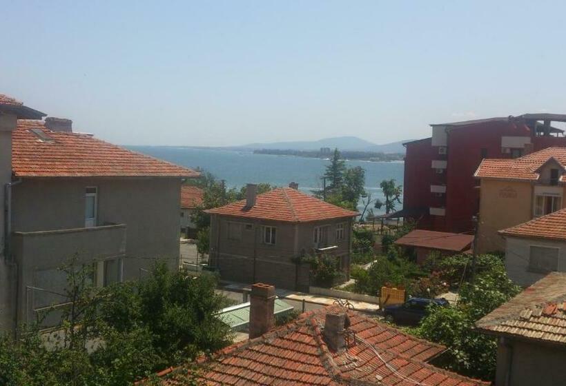 פנסיון Svetla Guest House