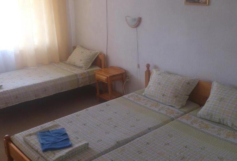 פנסיון Svetla Guest House