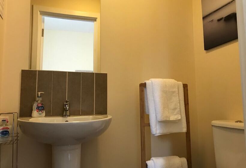 فندق Alban And Abbey House