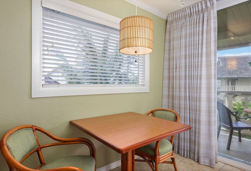 Отель Aston Islander On The Beach