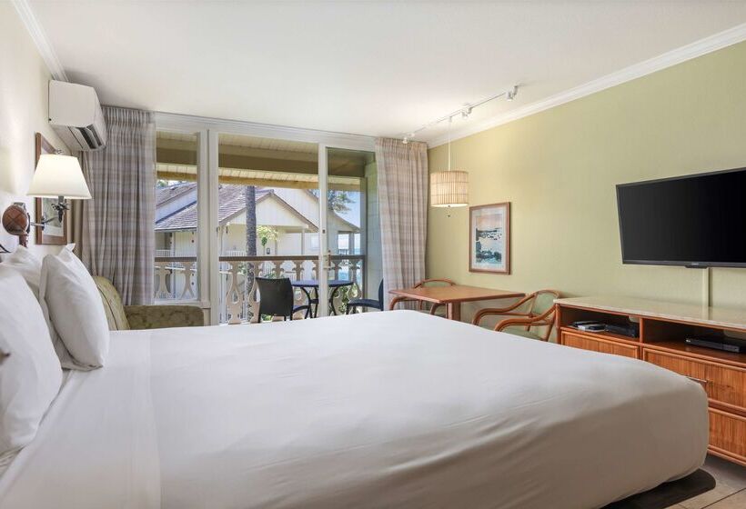 Отель Aston Islander On The Beach