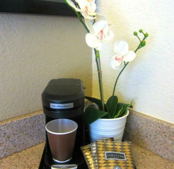 هتل Avanti International Resort