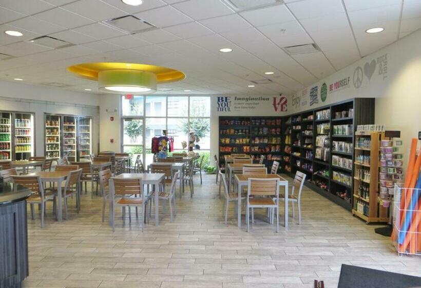 هتل Avanti International Resort