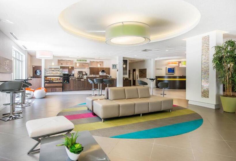 هتل Avanti International Resort