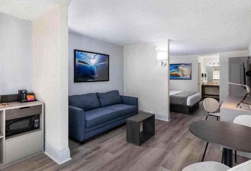 هتل Avanti International Resort