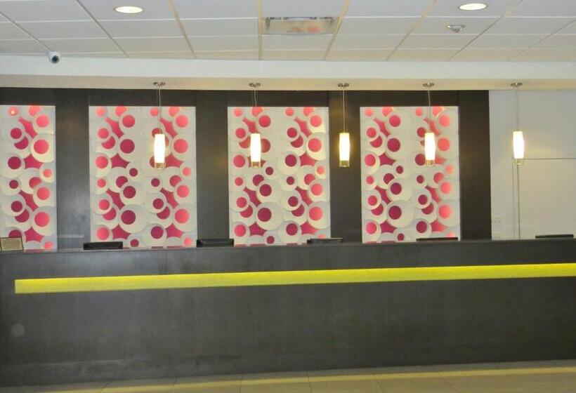 هتل Avanti International Resort