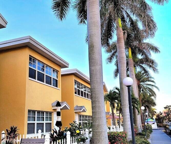 فندق Barefoot Beach Resort