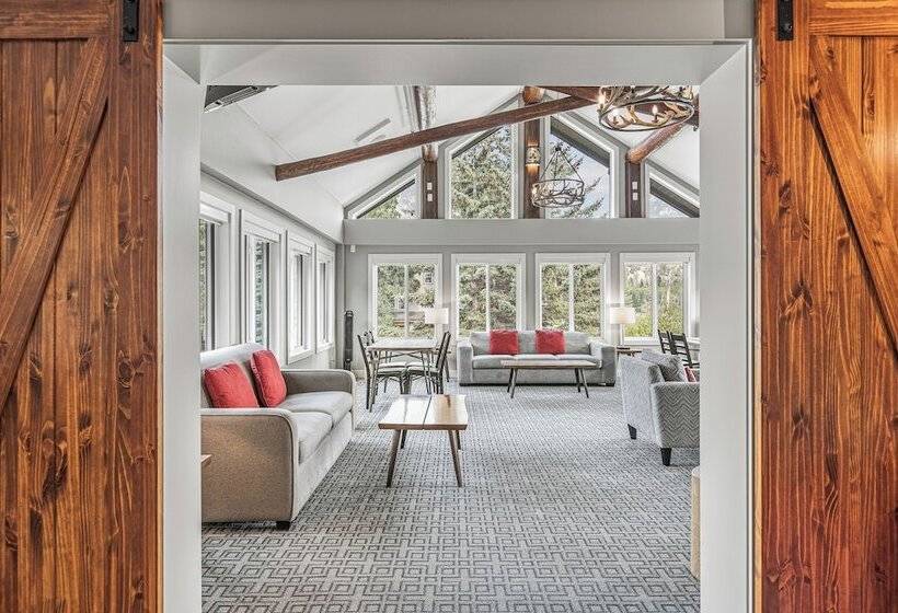 호텔 Basecamp Lodge Canmore