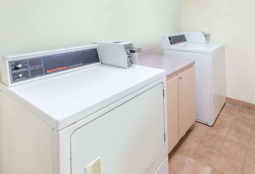 هتل Baymont By Wyndham Davenport