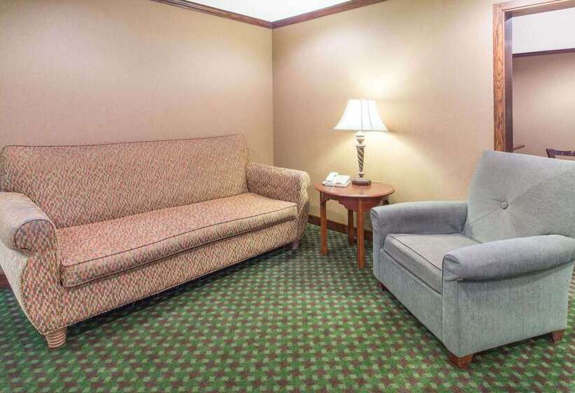 Отель Baymont By Wyndham Davenport