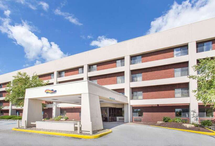 Отель Baymont By Wyndham Davenport