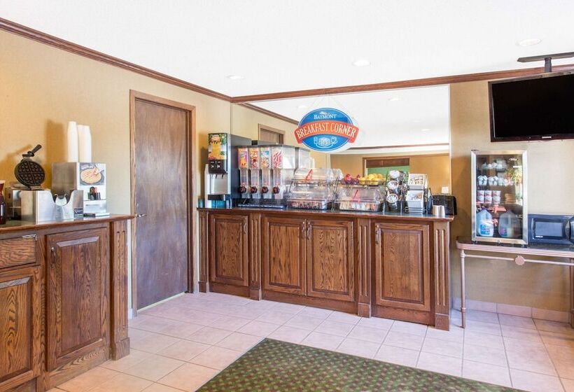 هتل Baymont By Wyndham Davenport