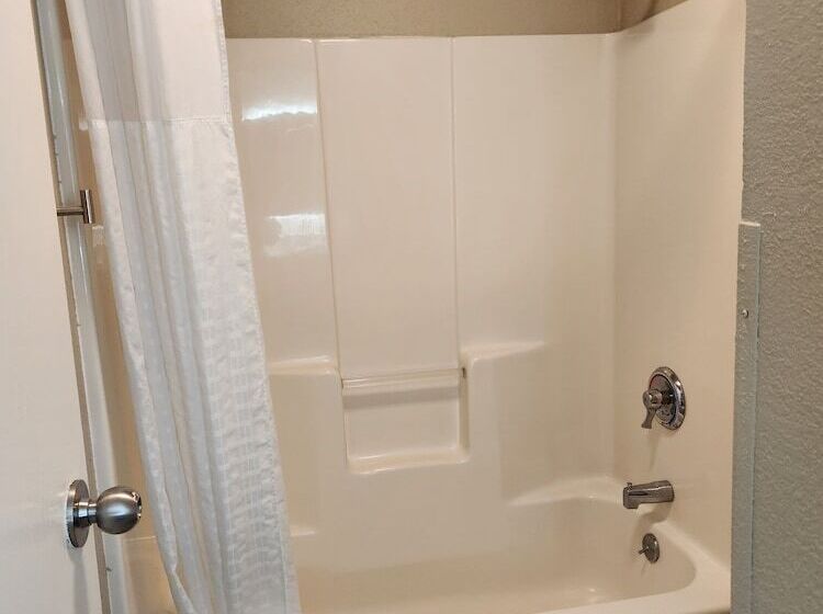 Отель Baymont By Wyndham Davenport