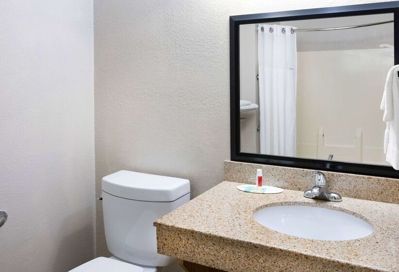 فندق Baymont By Wyndham Beloit