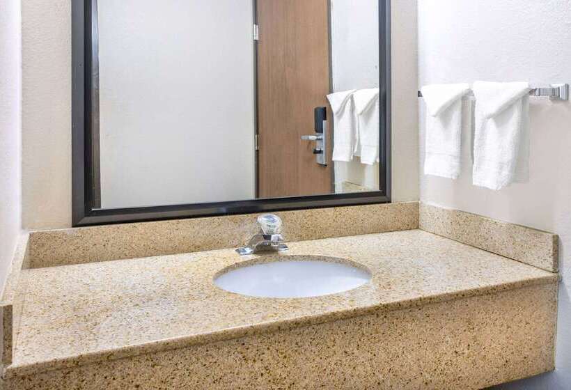 فندق Baymont By Wyndham Beloit