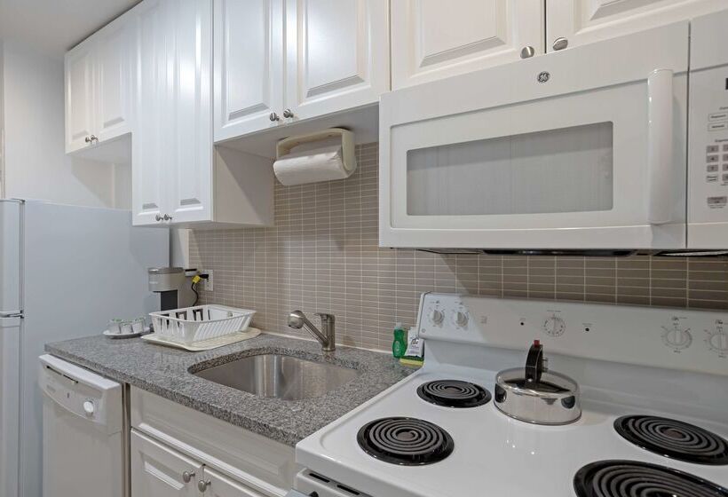 فندق Best Western Plus Hospitality House Suites