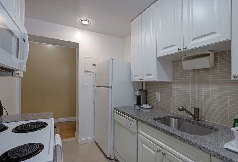 فندق Best Western Plus Hospitality House Suites