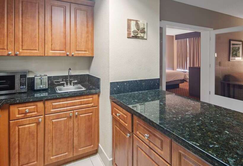 Best Western Plus Kendall Hotel & Suites