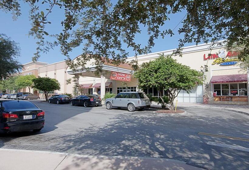 Best Western Plus Kendall Hotel & Suites