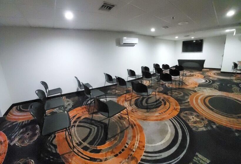 בית מלון כפרי Quality Inn Jacksonville   Orange Park Near Naval Air Station