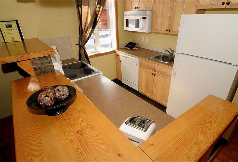 Отель Canadian Rockies Chalets