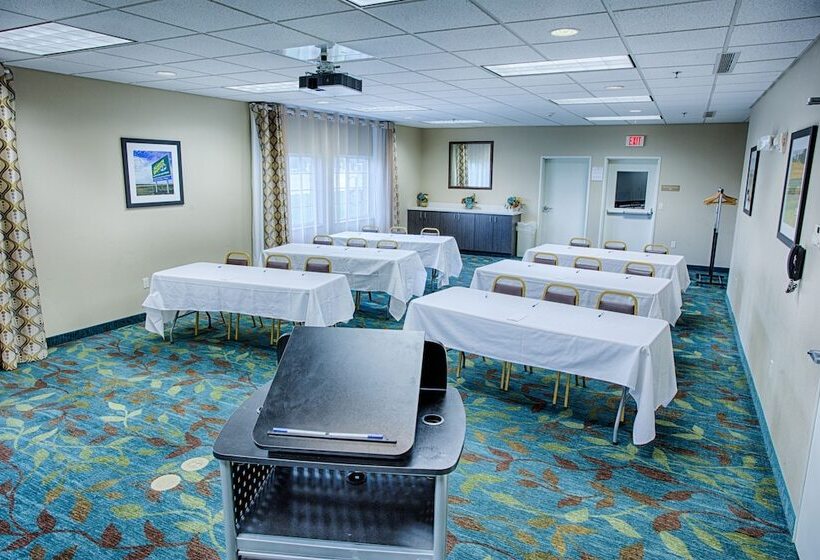 בית מלון כפרי Candlewood Suites Fargo North Dakota State University, An Ihg