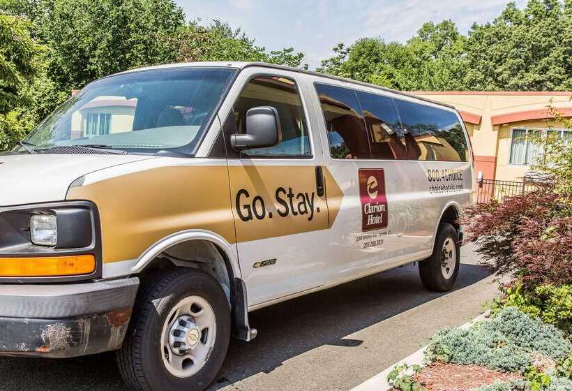 Clarion Hotel & Suites Hamden New Haven