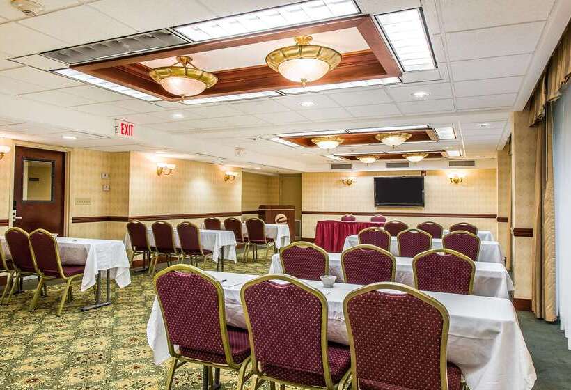 Clarion Hotel & Suites Hamden New Haven