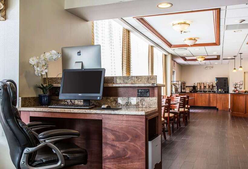 Clarion Hotel & Suites Hamden New Haven