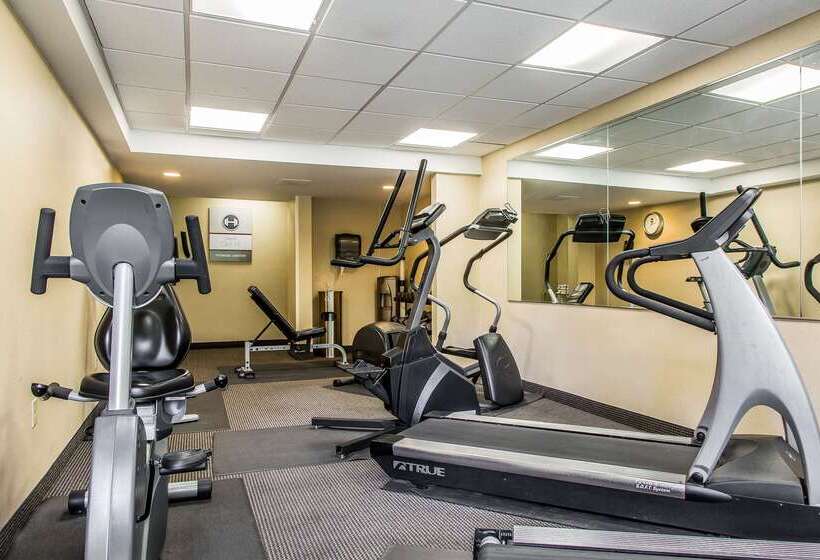 Clarion Hotel & Suites Hamden New Haven