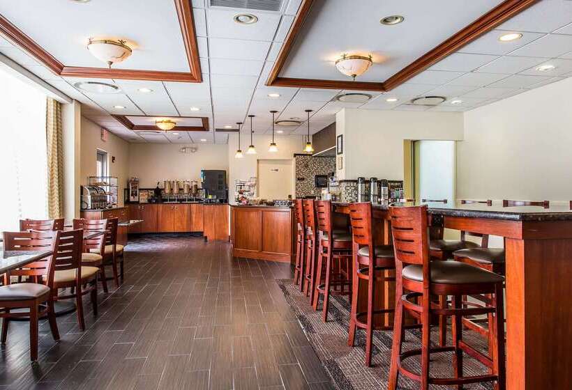 Clarion Hotel & Suites Hamden New Haven