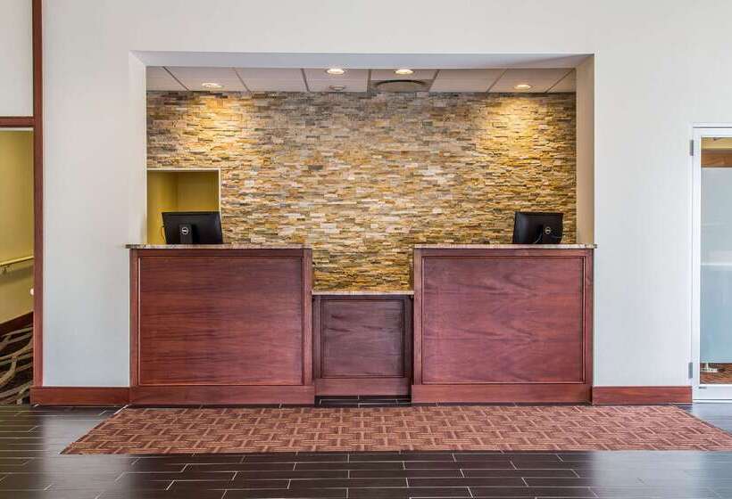 Clarion Hotel & Suites Hamden New Haven