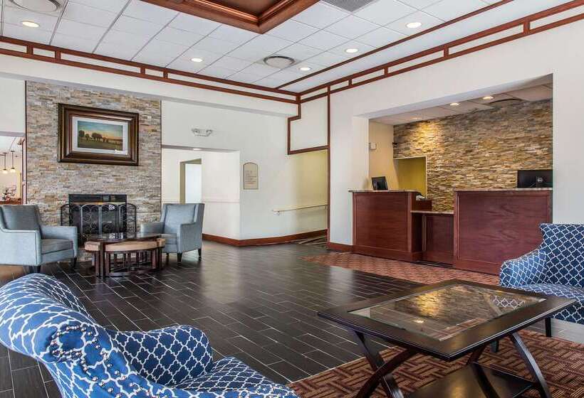 Clarion Hotel & Suites Hamden New Haven