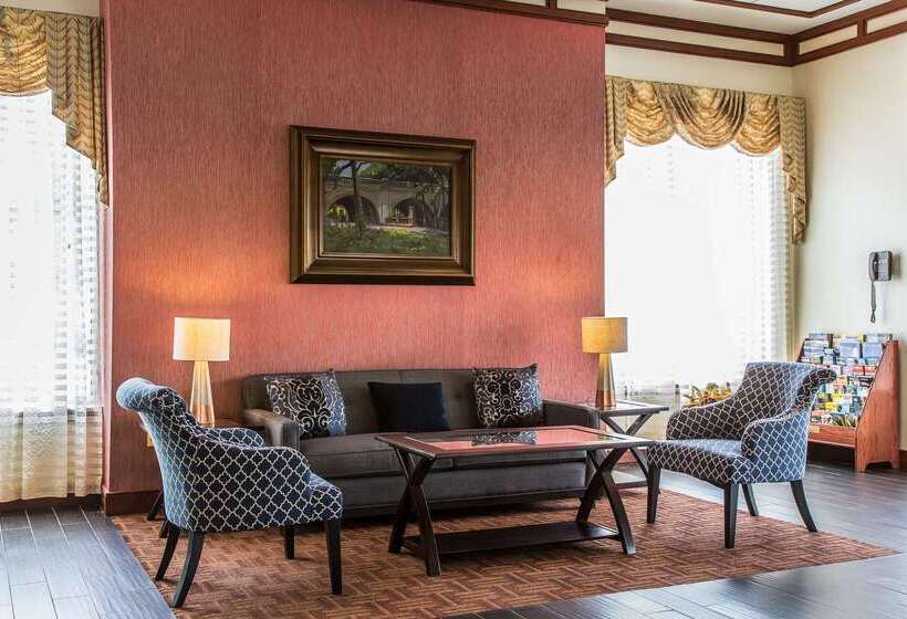 Clarion Hotel & Suites Hamden New Haven