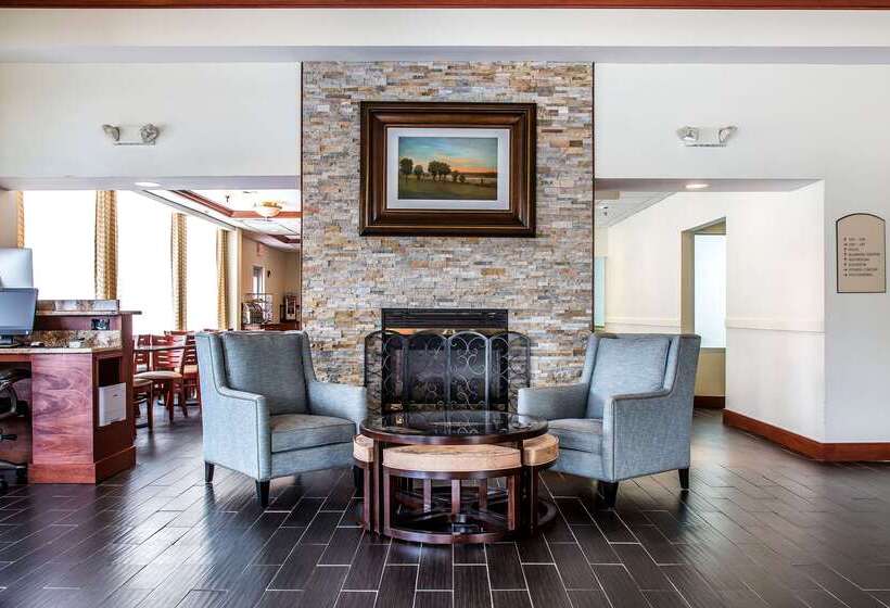 Clarion Hotel & Suites Hamden New Haven