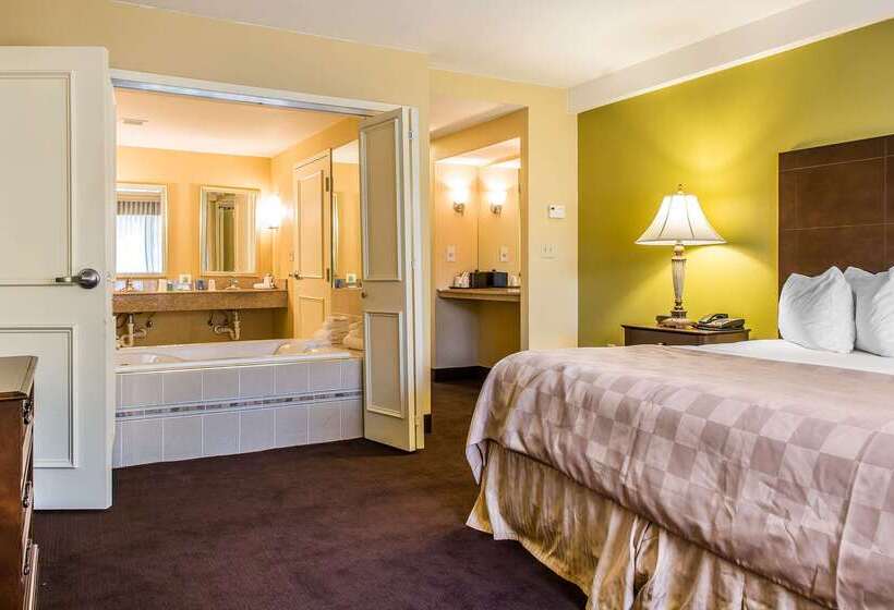 Clarion Hotel & Suites Hamden New Haven