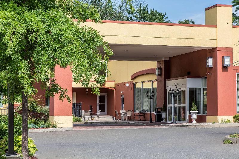 Clarion Hotel & Suites Hamden New Haven