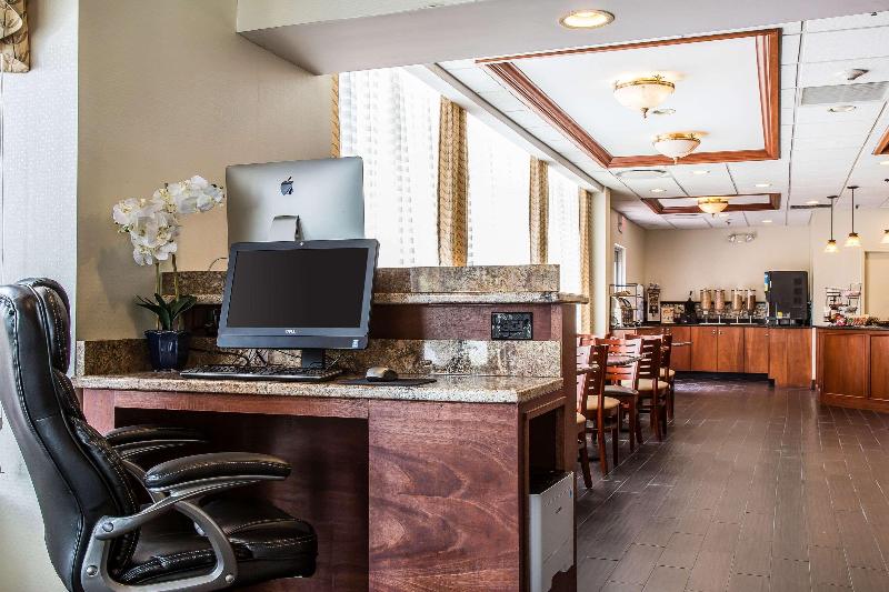 Clarion Hotel & Suites Hamden New Haven