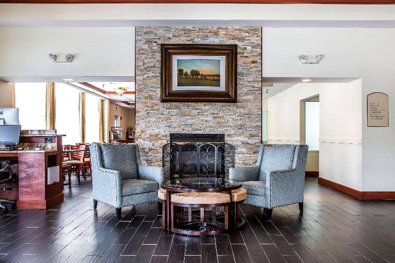 Clarion Hotel & Suites Hamden New Haven