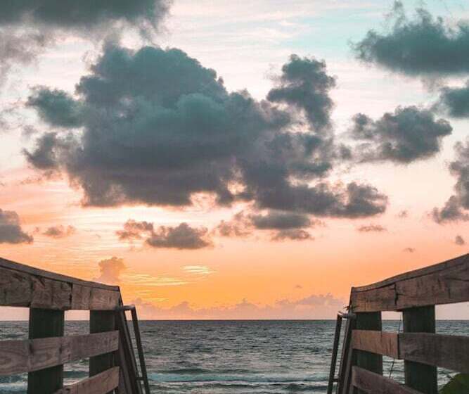 فندق Colony
