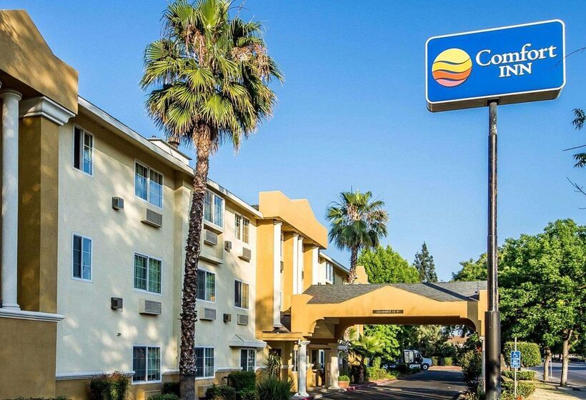 בית מלון כפרי Comfort Inn Modesto