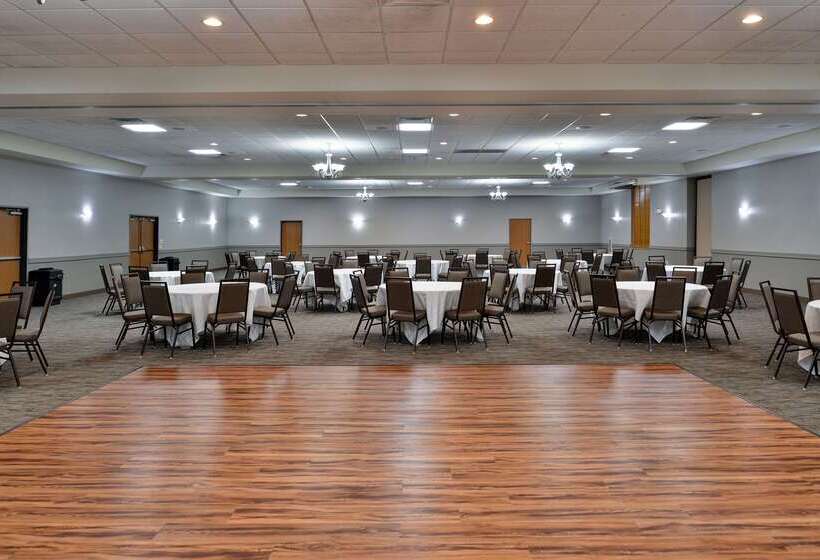 فندق Comfort Inn & Suites Madison North