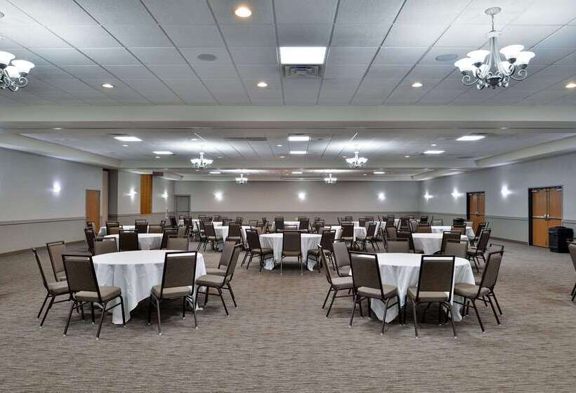 فندق Comfort Inn & Suites Madison North