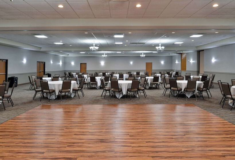 فندق Comfort Inn & Suites Madison North