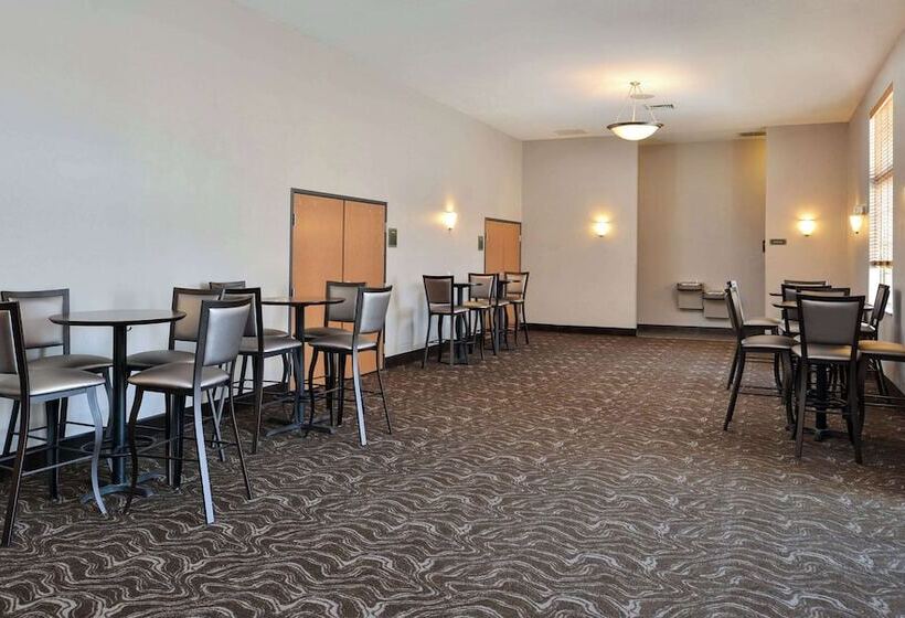 فندق Comfort Inn & Suites Madison North