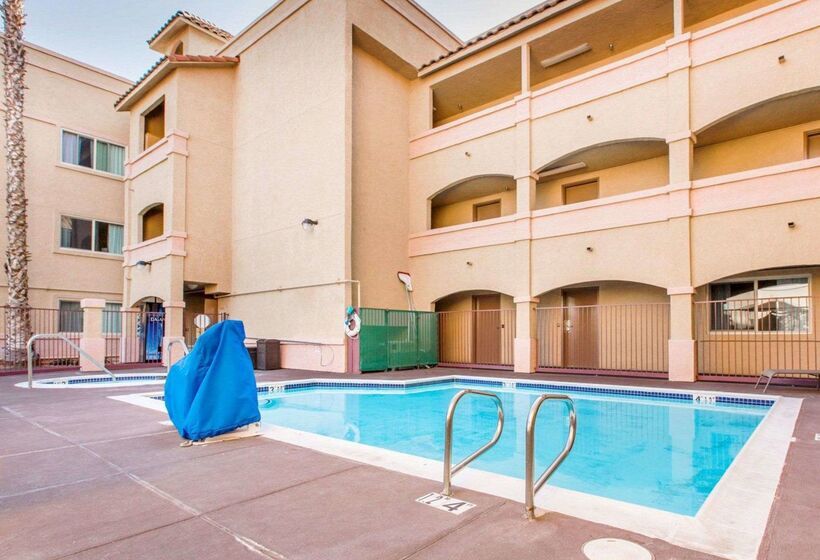 호텔 Comfort Inn & Suites Moreno Valley Near March Air Reserve Base