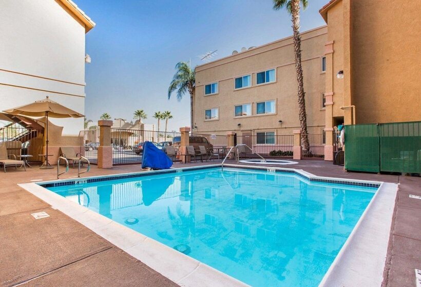 호텔 Comfort Inn & Suites Moreno Valley Near March Air Reserve Base