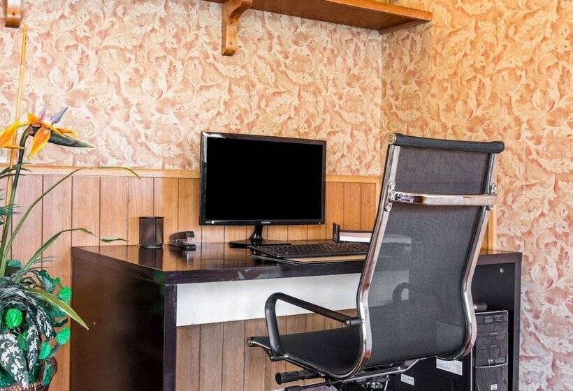 호텔 Comfort Inn & Suites Moreno Valley Near March Air Reserve Base